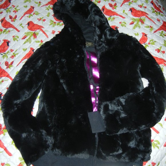 HTF Victoria secret limited edition Faux Fur $299 - Picture 1 of 5